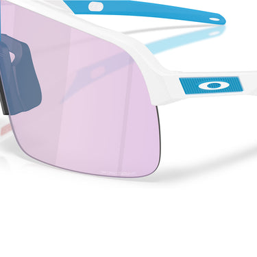 Oakley Occhiali da Sole OO9463 9463C9 Sutro Lite Bianco Opaco Prizm Transitions Cobalt Unisex Fotocromatici 7